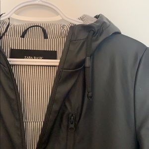 Black rain coat // Zara